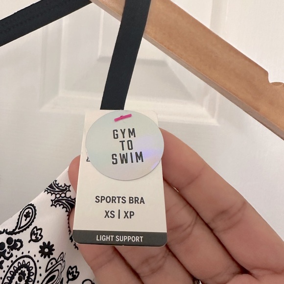 NWT VS PINK Razorback Sports Bra - Picture 6 of 7